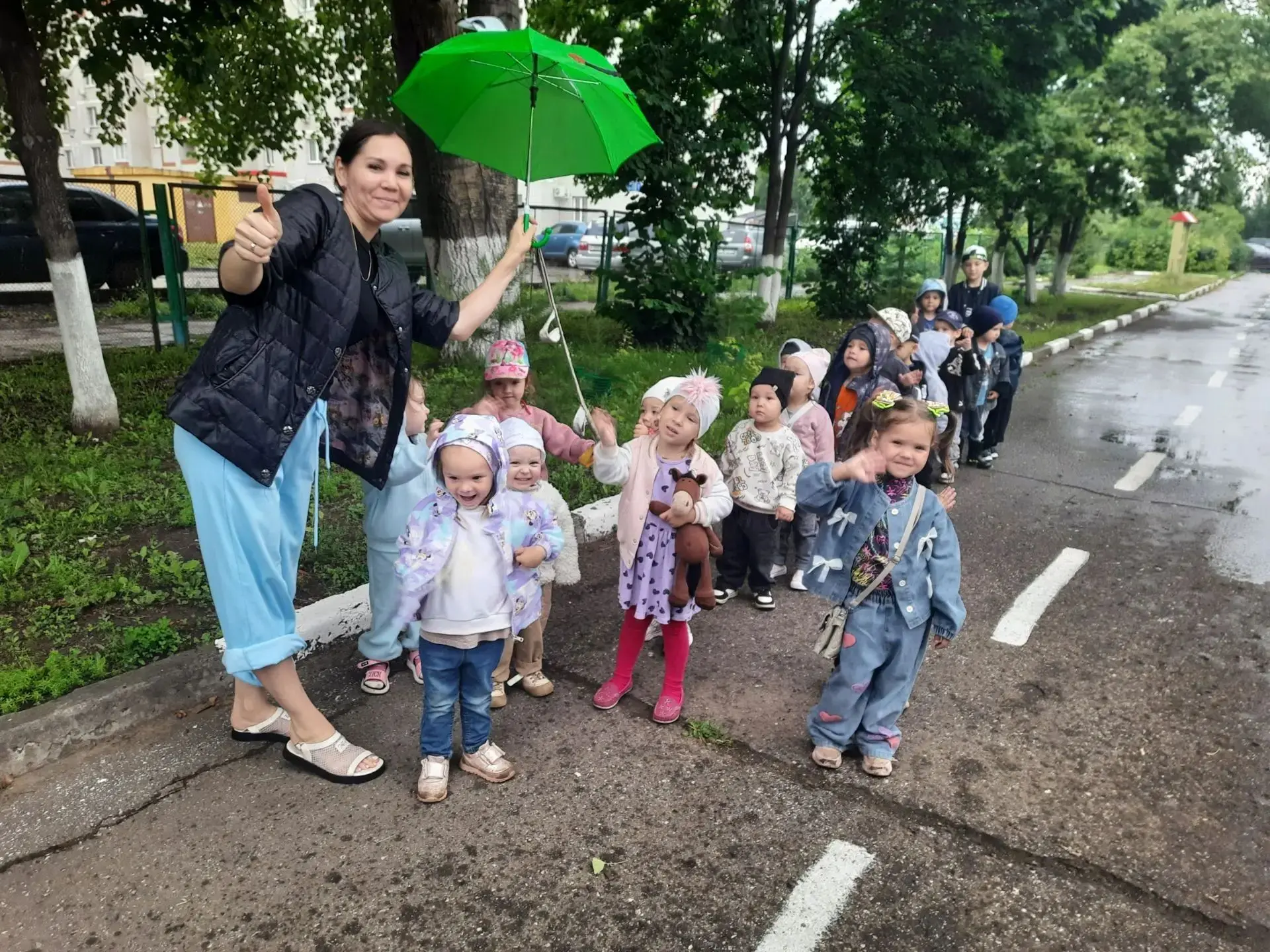 ЛЕТНИЕ БУДНИ
Летние дожди - короткие и весёлые! Такие же как любимая музыкальном игра "Солнышко и До