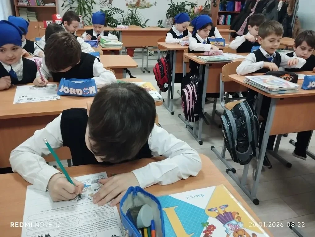 Сегодня первый урок в нашей школе традиционно начался с занятия «Разговор о важном». Темой встречи с