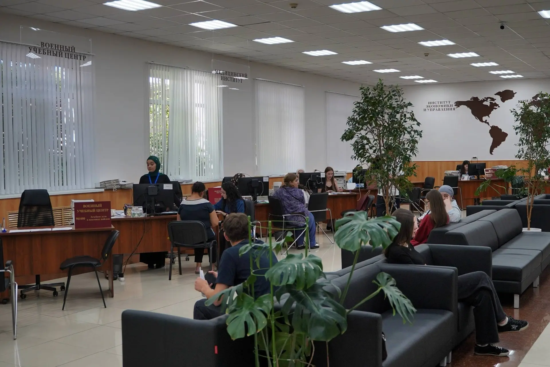 Приемная кампания набирает обороты

Посетил приемную комиссию Северо-Кавказской государственной акад