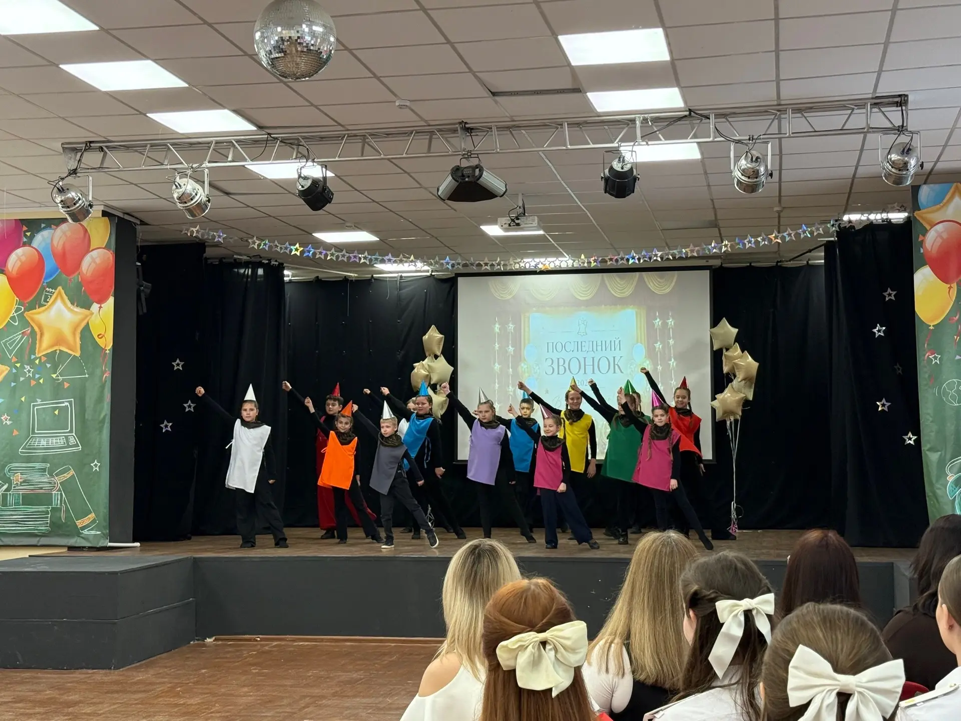 Последний звонок для девятиклассников🔔✨  ✍️Сегодня в школе прозвучал последний звонок для выпускнико
