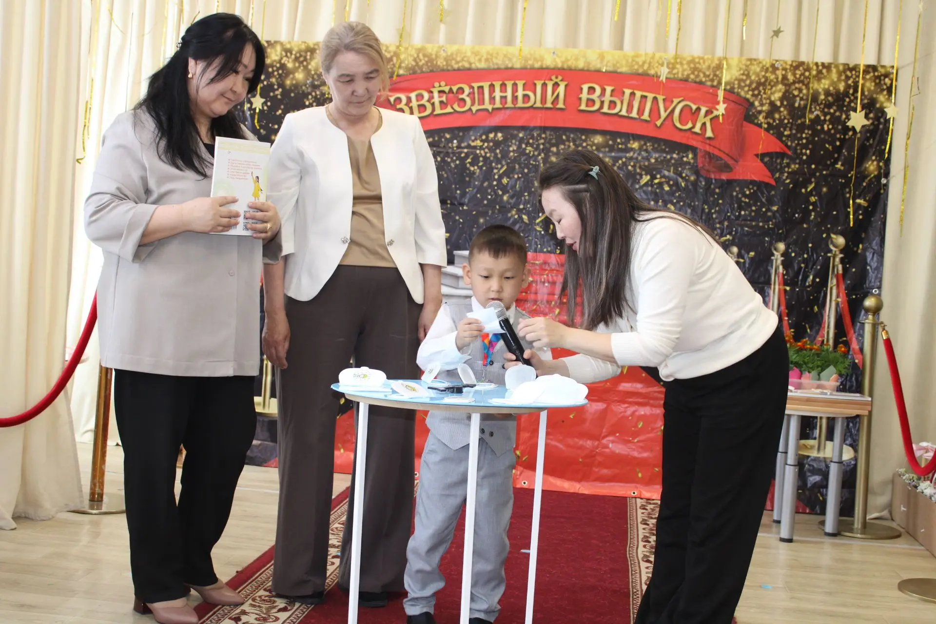 Досвиданья детский сад!Здравствуй,здравствуйшкола!
Выпускной бал в детском саду — это всегда трогате