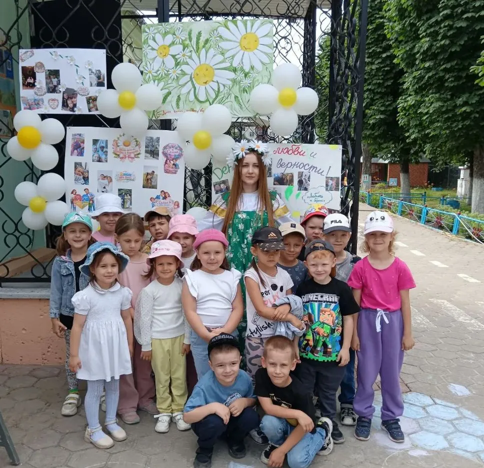 В нашем детском саду прошёл замечательный праздник, посвящённый Дню семьи, любви и верности. Этот де