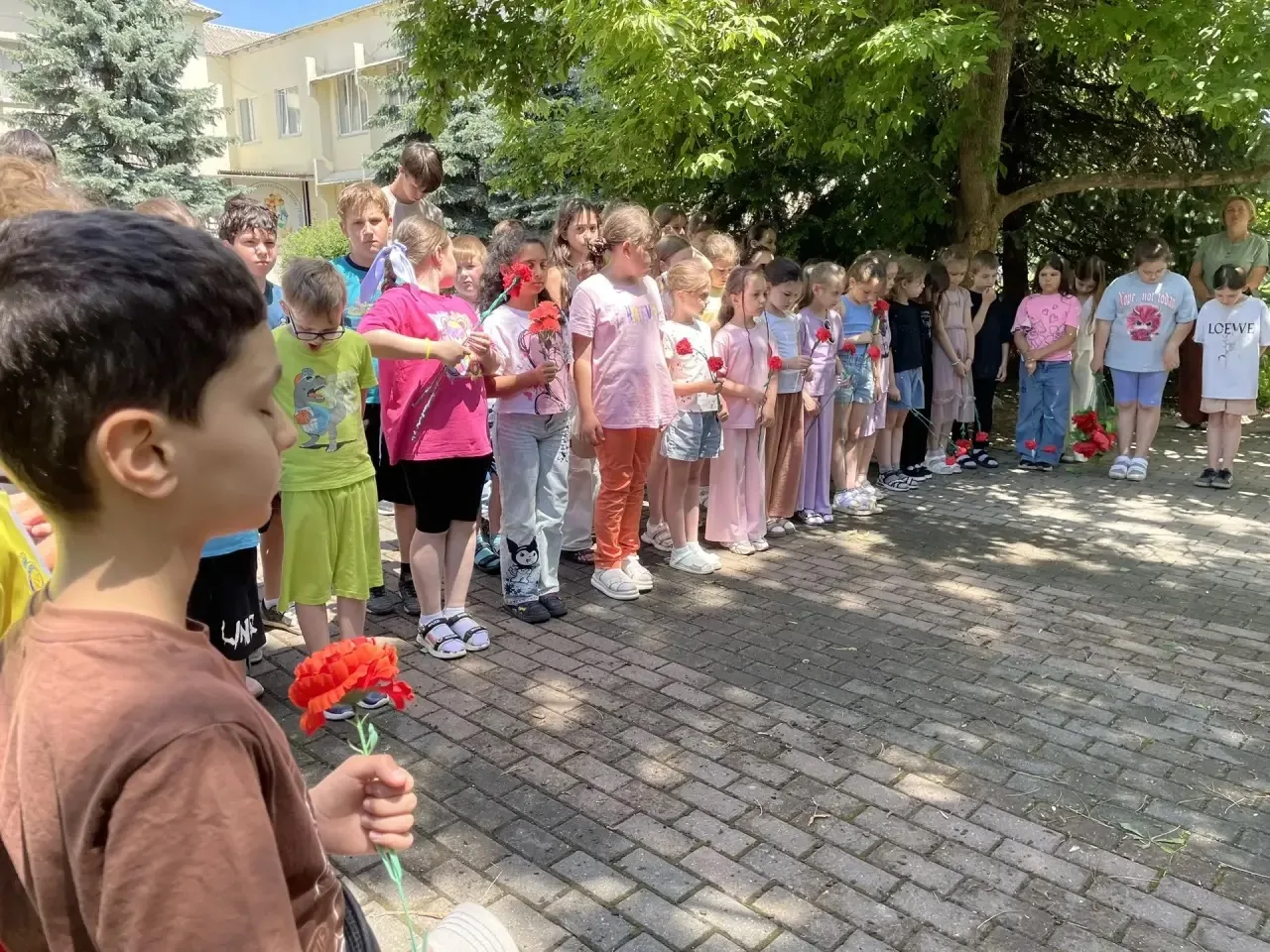 Сегодня в нашем пришкольном лагере прошёл час памяти, посвящённый Дню памяти и скорби.

22 июня — од