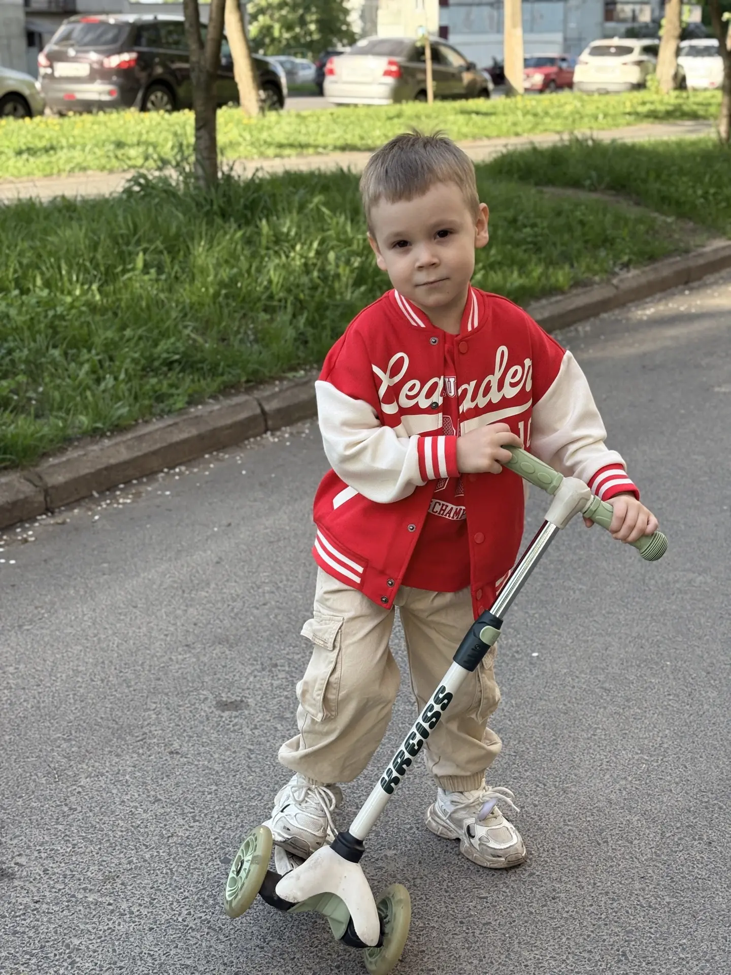 Выходили с Маркушей и Оливой на улицу ❤️ погода чуууудеснейшая)