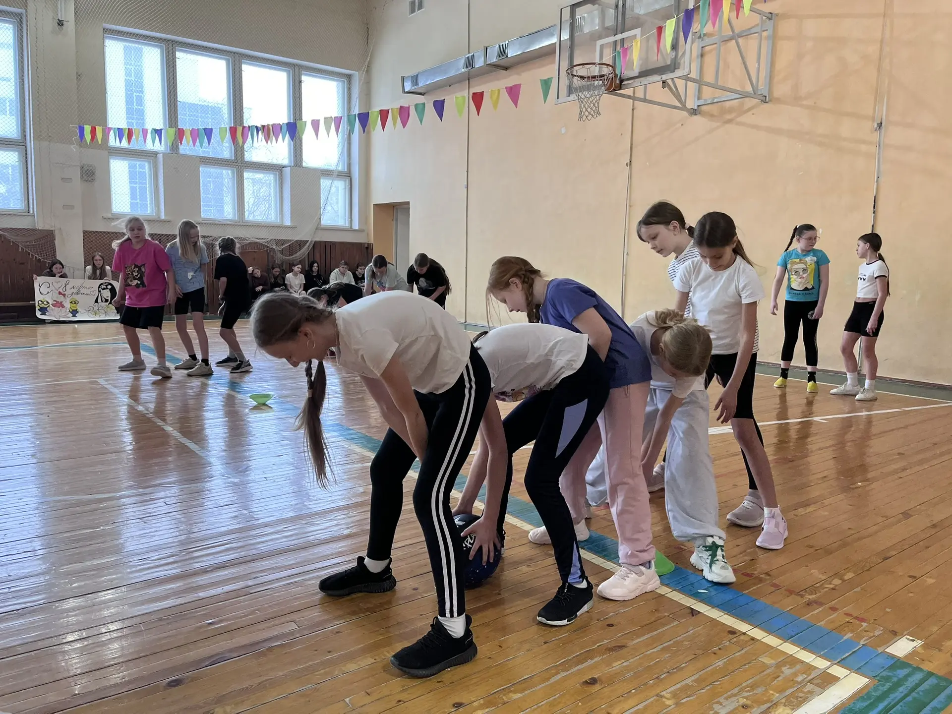 💪А НУ-КА, ДЕВОЧКИ  🔥 В преддверии самого нежного весеннего праздника в нашей школе (начальном блоке)