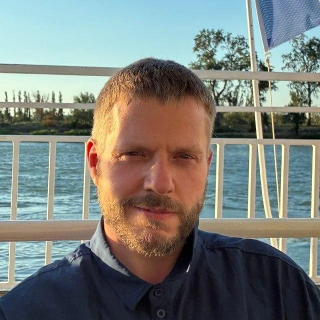🟥 Алексей Столяров, руководитель отдела по работе с молодежными и социальными программ...