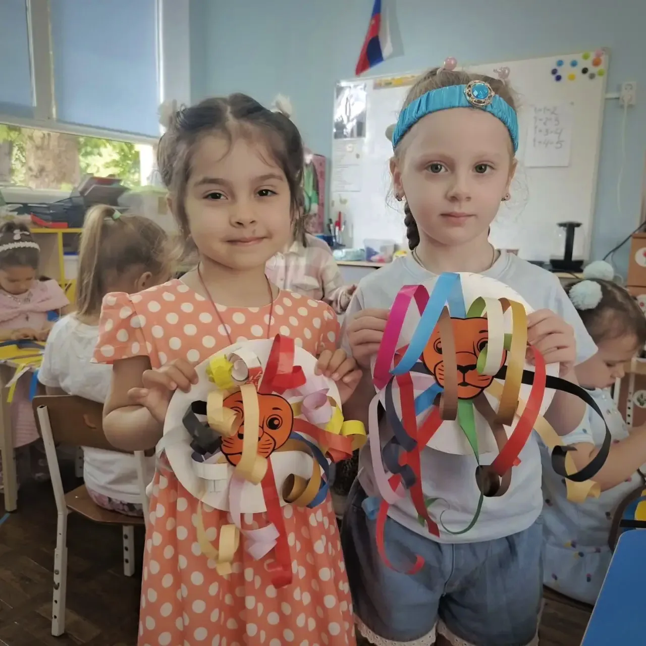 В средней группе №4 прошло занятие по аппликации на тему: «Встреча со львом».
В рамках тематического