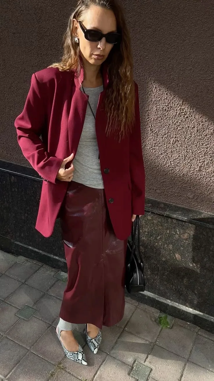 Этот образ - воплощение актуальной тенденции «smart casual», которая уверенно шагает в ...