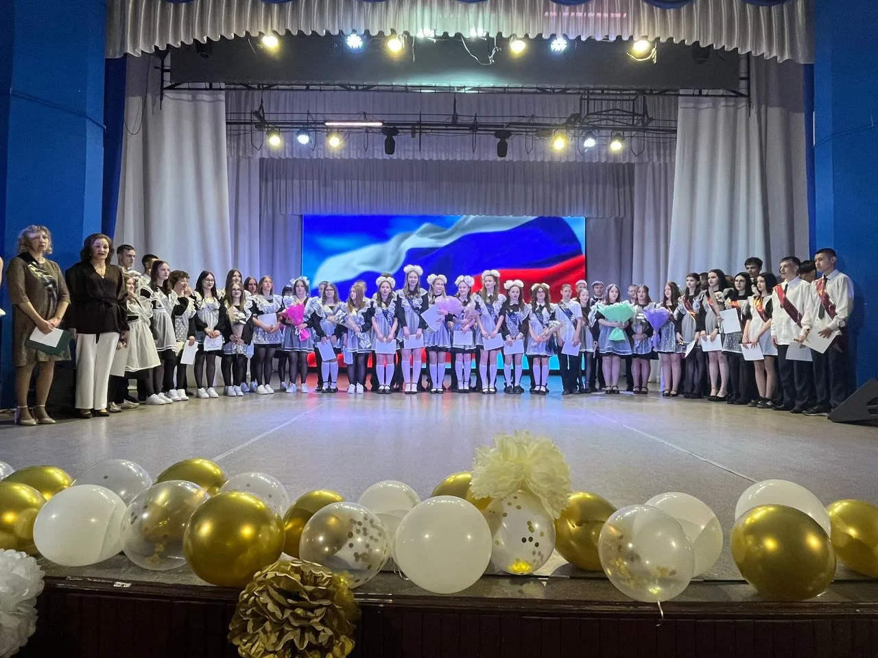 🎓 Сегодня для наших девятиклассников прозвенел последний звонок!
