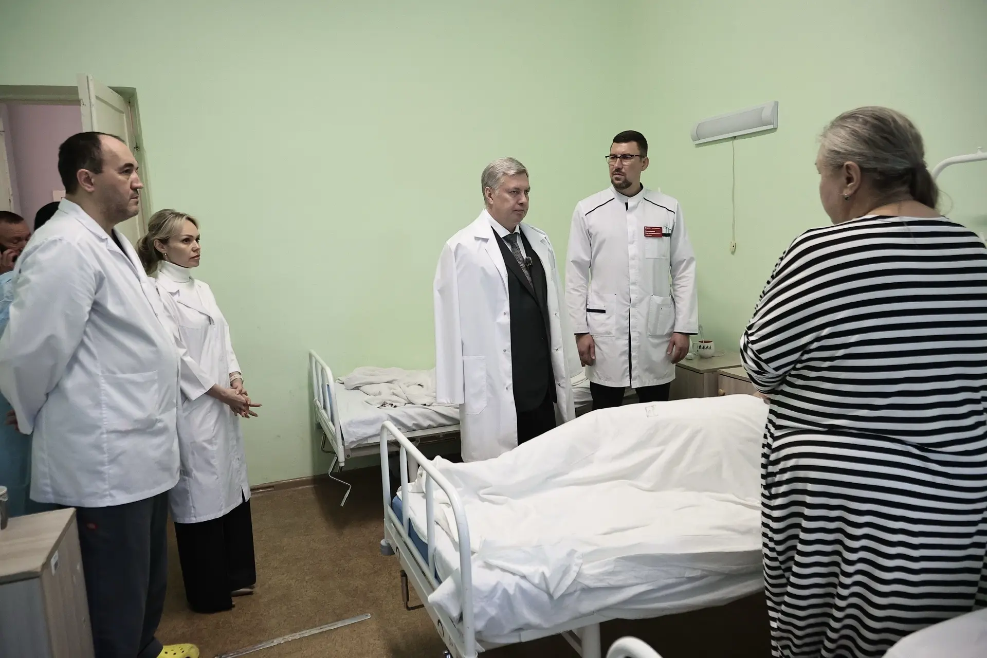 Навестил пострадавших в результате вражеской атаки БПЛА на гражданские объекты в Ульяно...