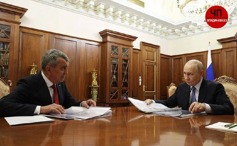 🇷🇺 Путин и Меняйло обсудили развитие Северной Осетии

Президент России Владимир Путин провёл рабоч