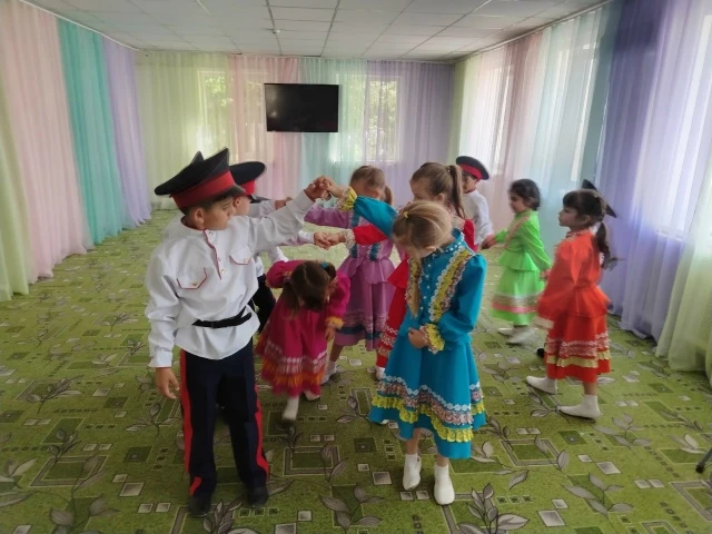 "Казачьи забавы"

🇷🇺🇷🇺🇷🇺Мы живём на Донской земле, которая богата традициями, обычаями, своим 