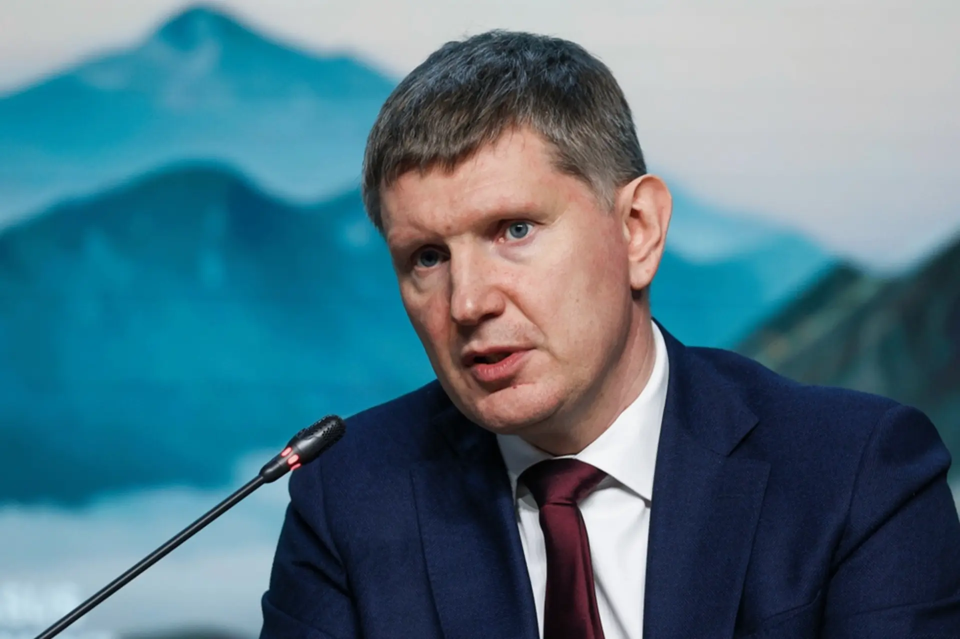 «Для РФ не составит труда заместить поставки товаров из Армении» — Решетников
  
Министр экономическ
