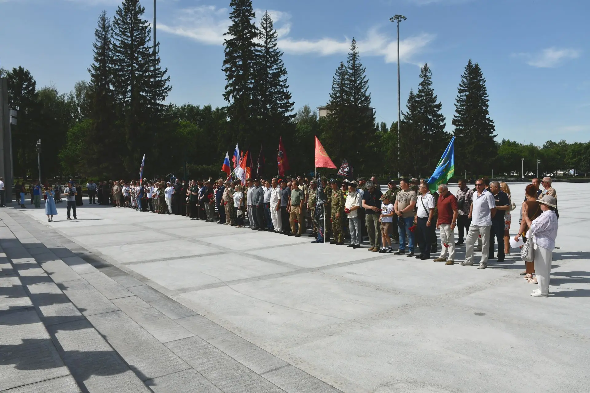1 ИЮЛЯ В ДЕНЬ ВЕТЕРАНОВ БОЕВЫХ ДЕЙСТВИЙ, более 300 человек собрались у Монумента Славы:...