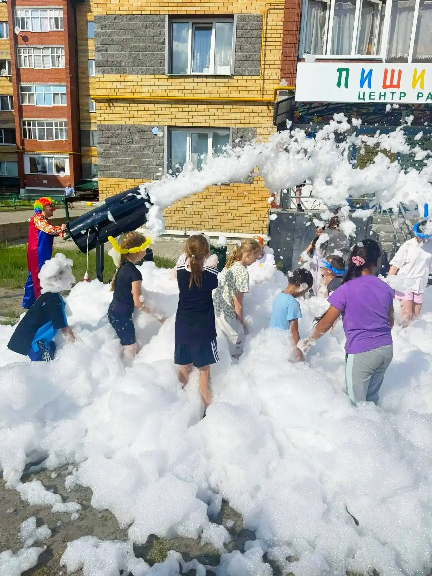 Готовы повторить? 😍

В августе снова ждём всех ребят на 2 трендовые программы:

🧪 «Школа изобретат