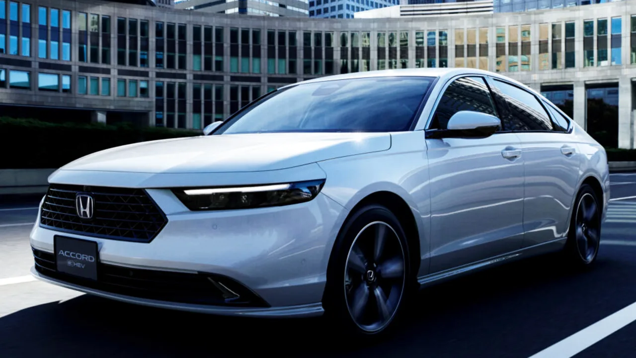 Honda слегка обновила Accord в Японии: новые поворотники, Sensing 360+ и прежний гибрид

Honda слегк