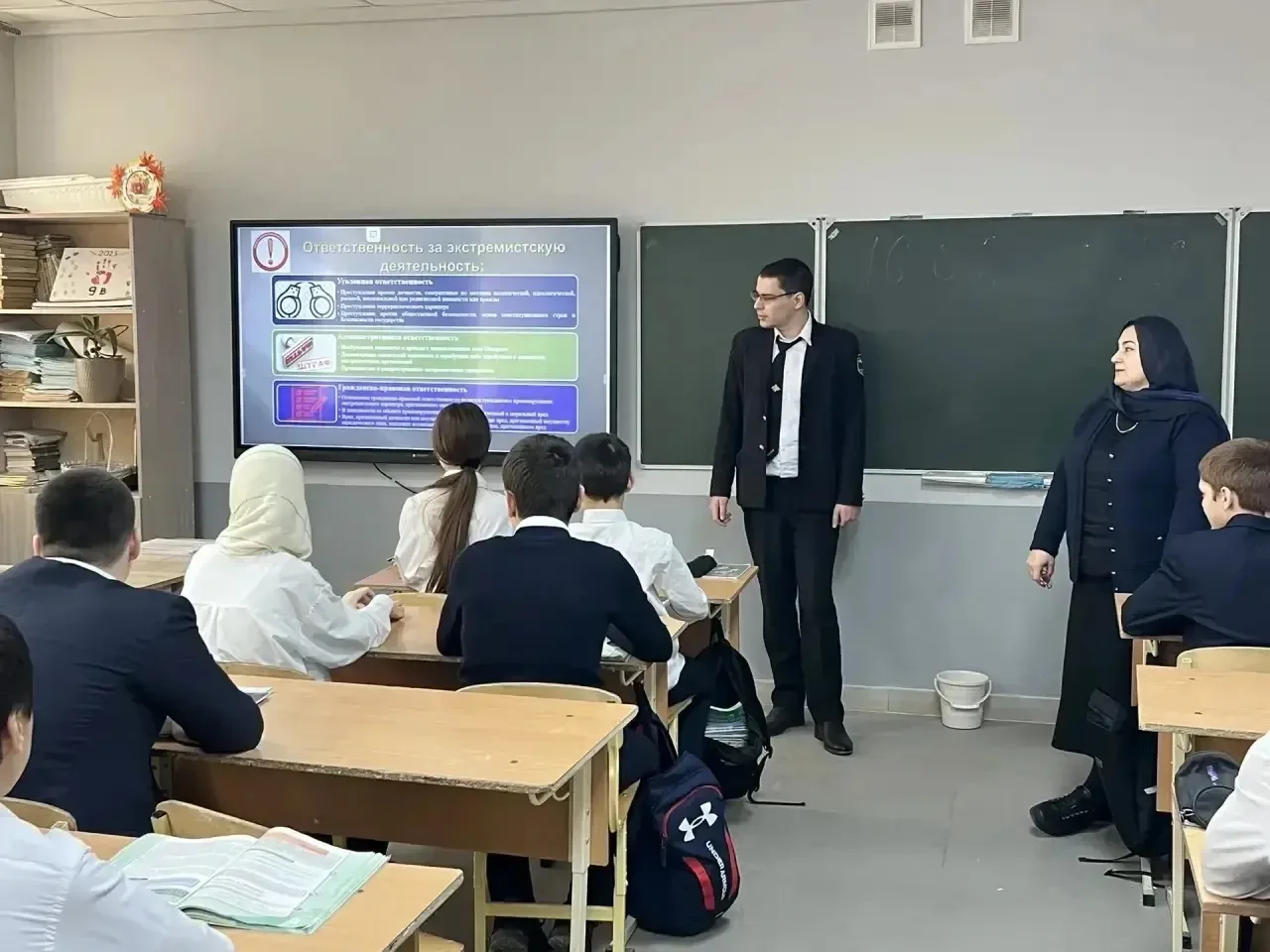 Проведение профилактической беседы в 8-х классах  Сегодня в 8-х классах нашей гимназии состоялась вс