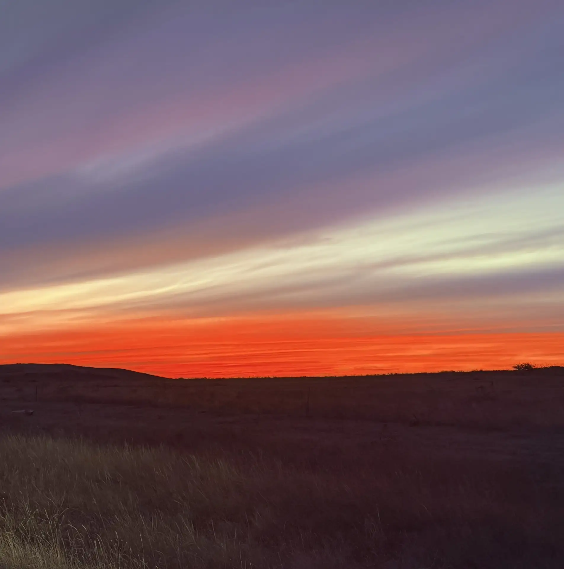 🌅Как бы не прятали солнышко тучи,