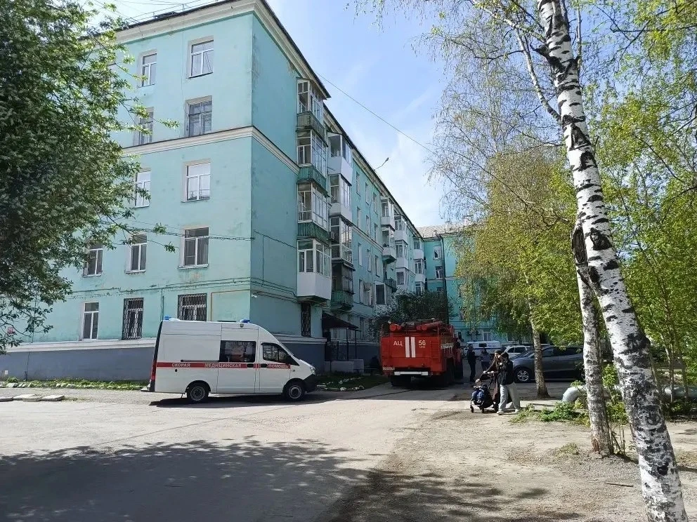 От подписчика:  Луначарского 94 приехала скорая и пожарная, кто в курсе что случилось?