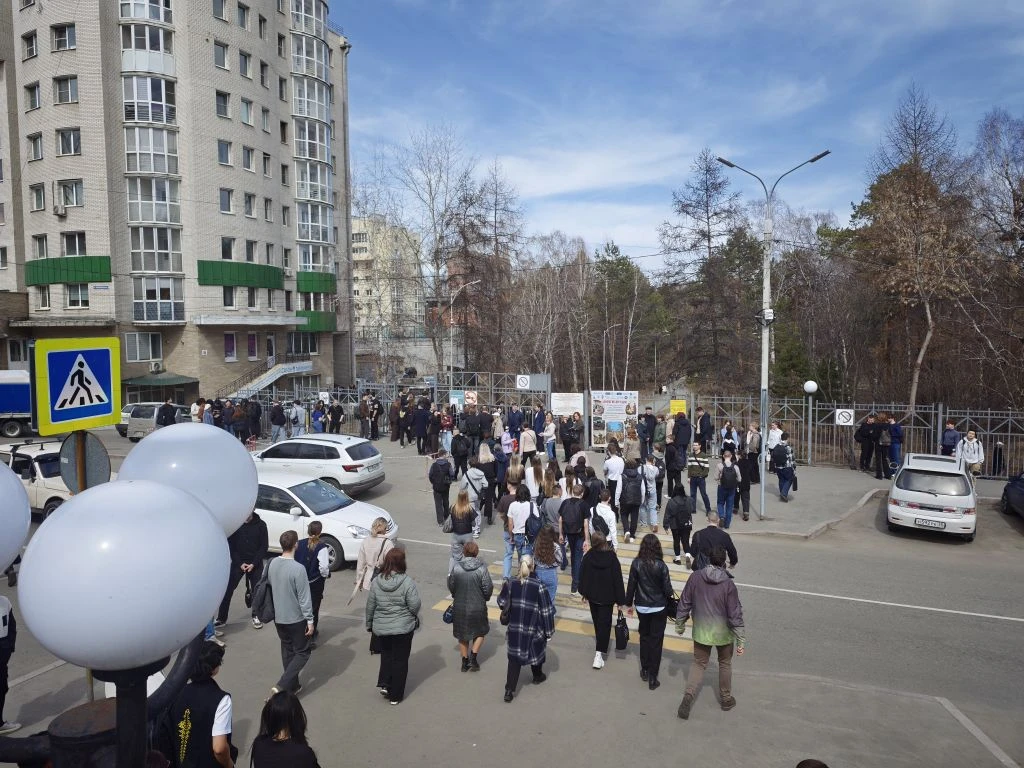 Сегодня провели тренировку по эвакуации. Уложились в норматив времени, отработали слаже...