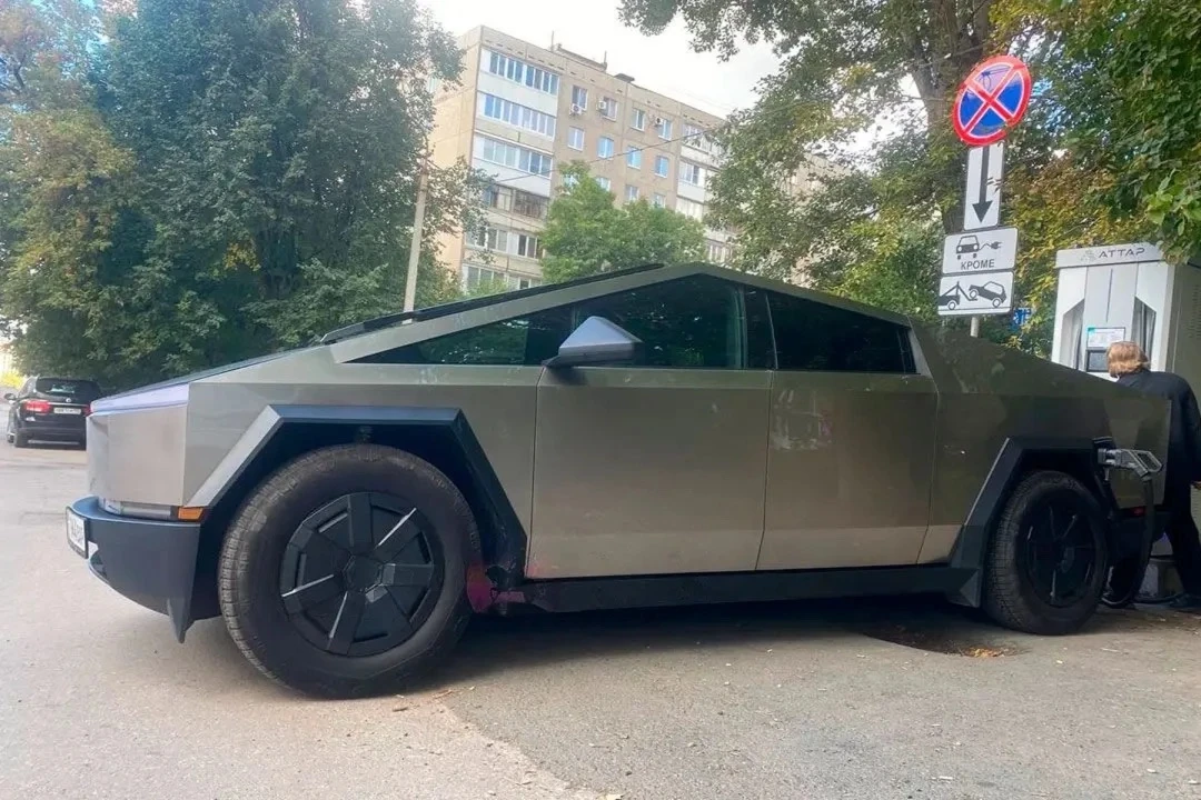В Уфе была замечена Тесла Кибертрак , подписчик говорит, что часто видит эту машину.