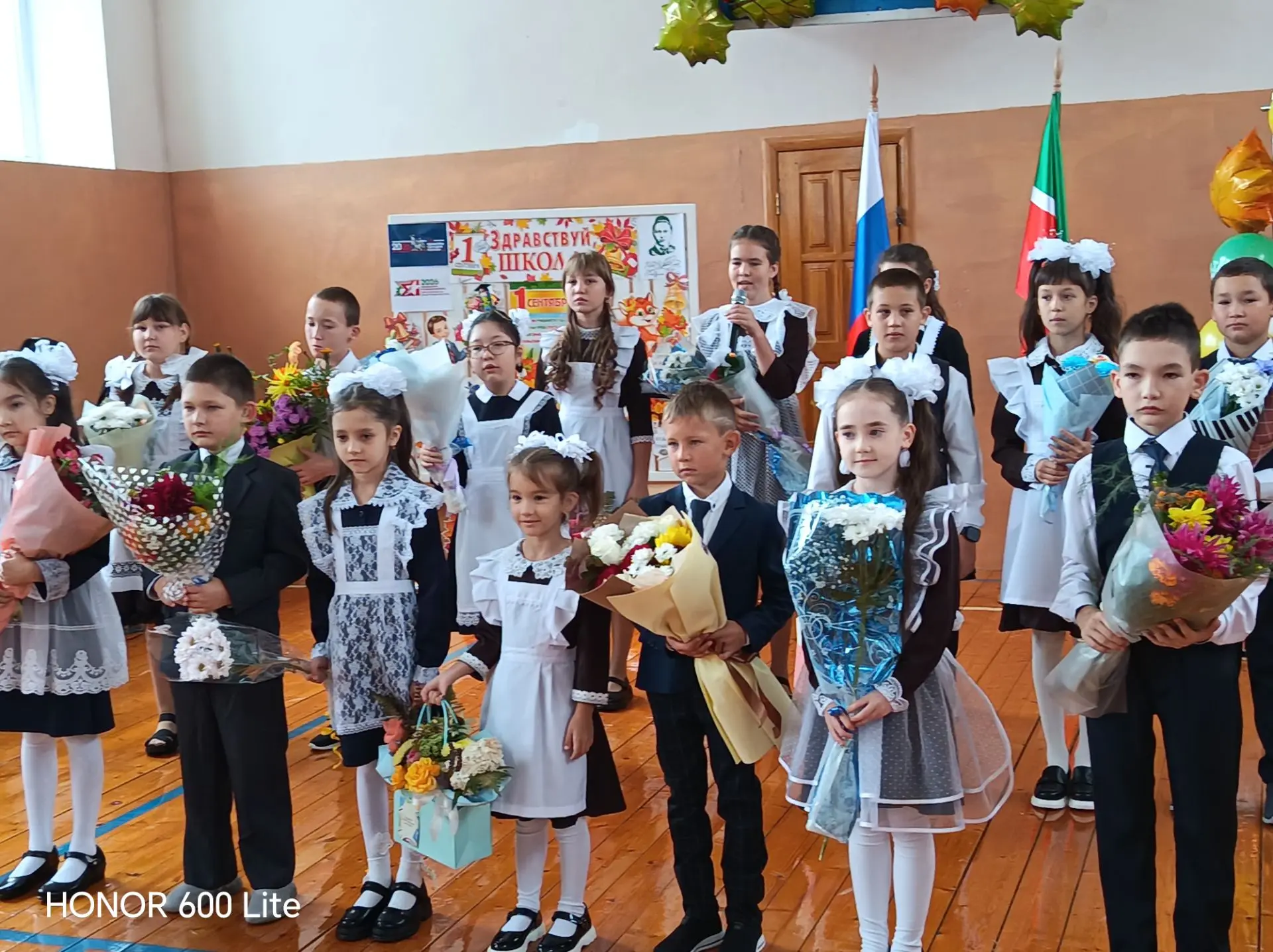 Хөрмәтле укытучылар, кадерле укучылар һәм әти-әниләр! Сезне чын күңелдән 1нче сентябрь ...