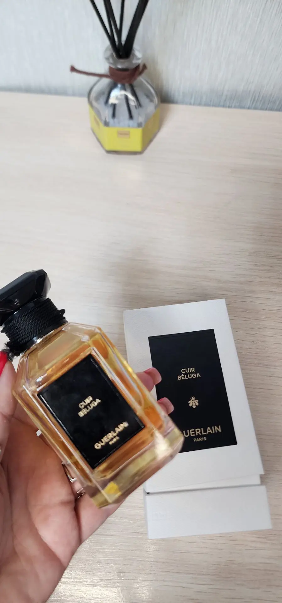 ✨ Guerlain Cuir Béluga — аромат мягкой роскоши и утончённой чувственности.