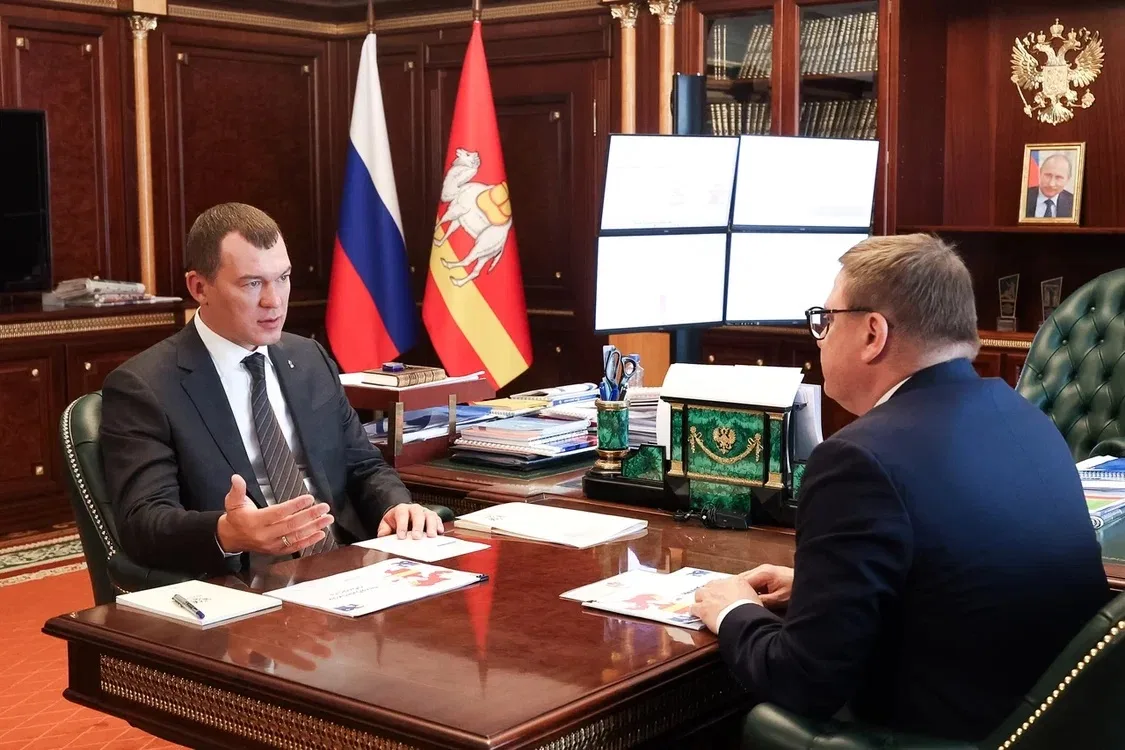 Провел рабочую встречу с губернатором Челябинской области Алексеем Текслером.