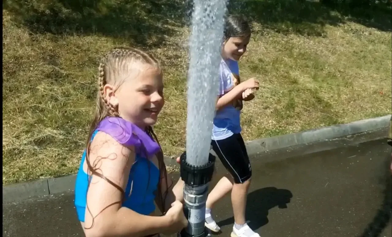 Пожарные — это не только серьёзно, но и весело! 🚒💦Сегодня в нашем пришкольном лагере ...