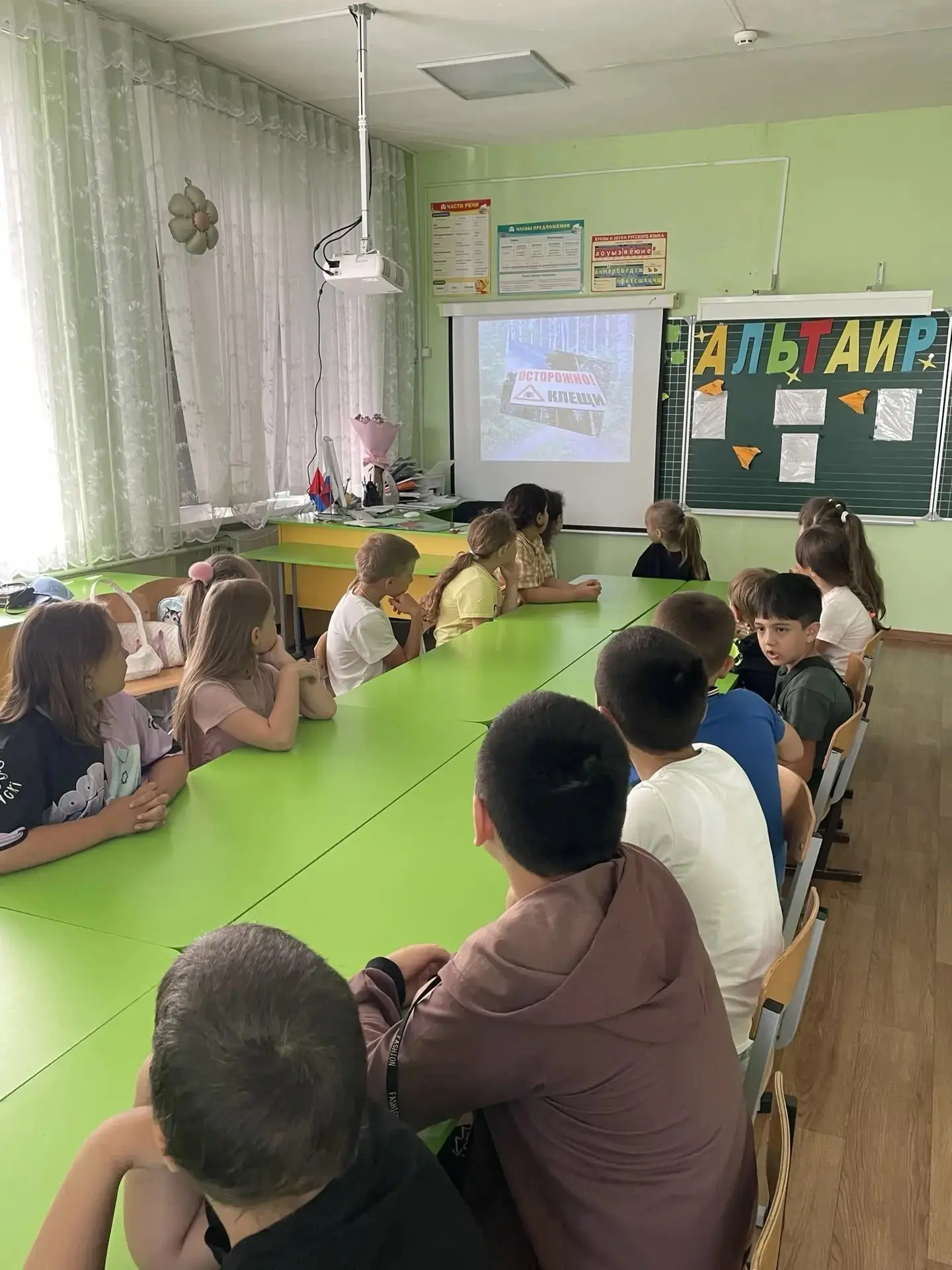🎉 День в лагере «Звёздный»: насыщенно, полезно и весело! 🎉

Сегодня у нас была настоящая смесь зна