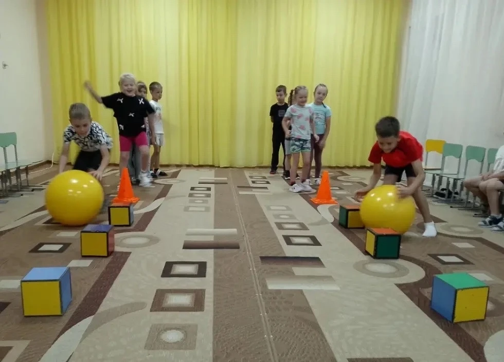 ⚽Игры с мячом очень популярны у детей всех возрастов. Забавы с этим замечательным «друг...