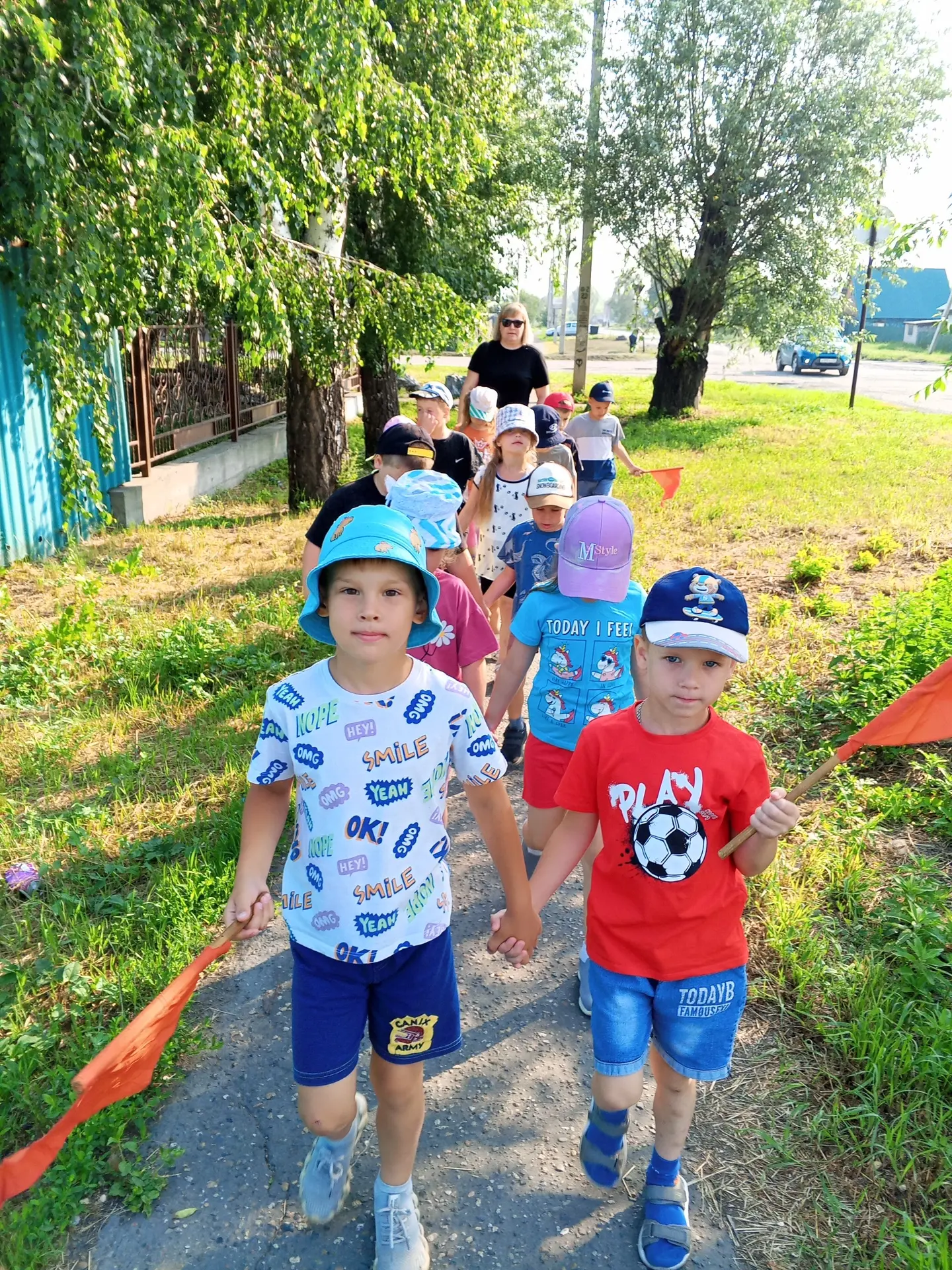 В нашем  детском саду есть замечательная традиция : поход с воспитанниками на природу. ...