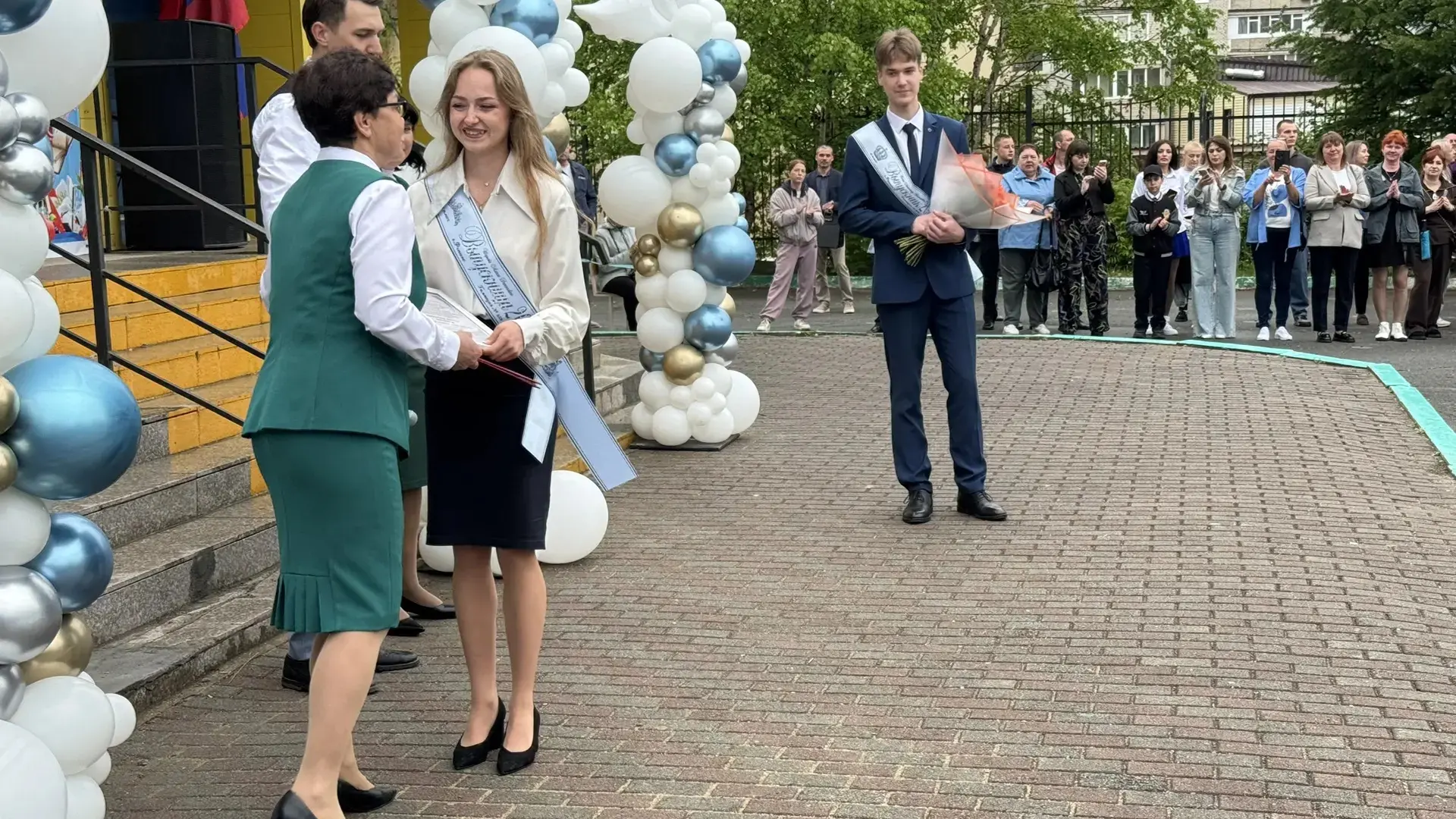 ПОСЛЕДНИЙ ЗВОНОК🔔: МОМЕНТ ПРОЩАНИЯ И НАДЕЖДЫ   💫 Вот и наступил тот самый долгожданный и немного гру