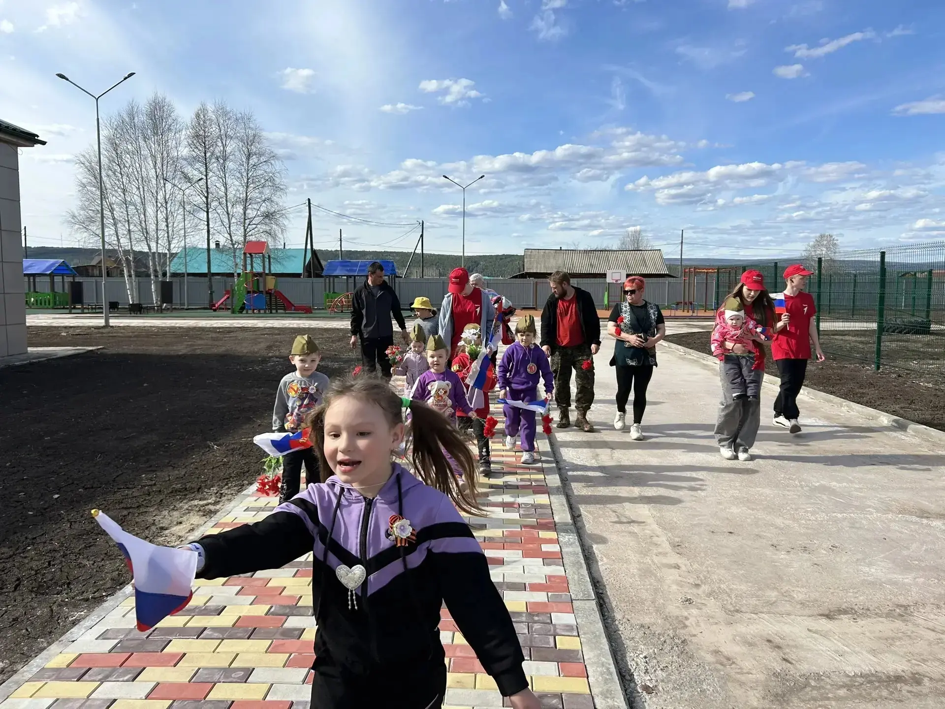 В нашем детском саду празднованию Дня Победы уделяется особое внимание.
С раннего детства дети должн