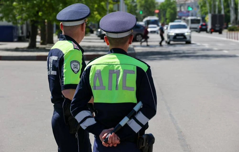 С 8 сентября водители смогут предъявлять инспектору ГАИ права в «Максе»