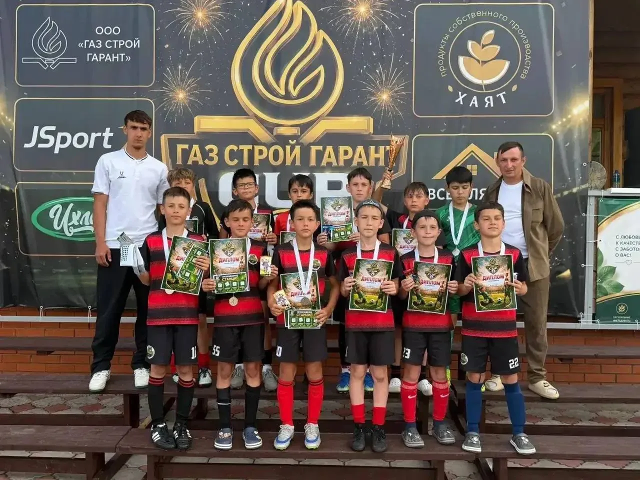 ⚽ Футбольный турнир «ГАЗСТРОЙГАРАНТ CUP».⚽  

  
💥В турнире приняли участие 13 команд: из Арска — 3