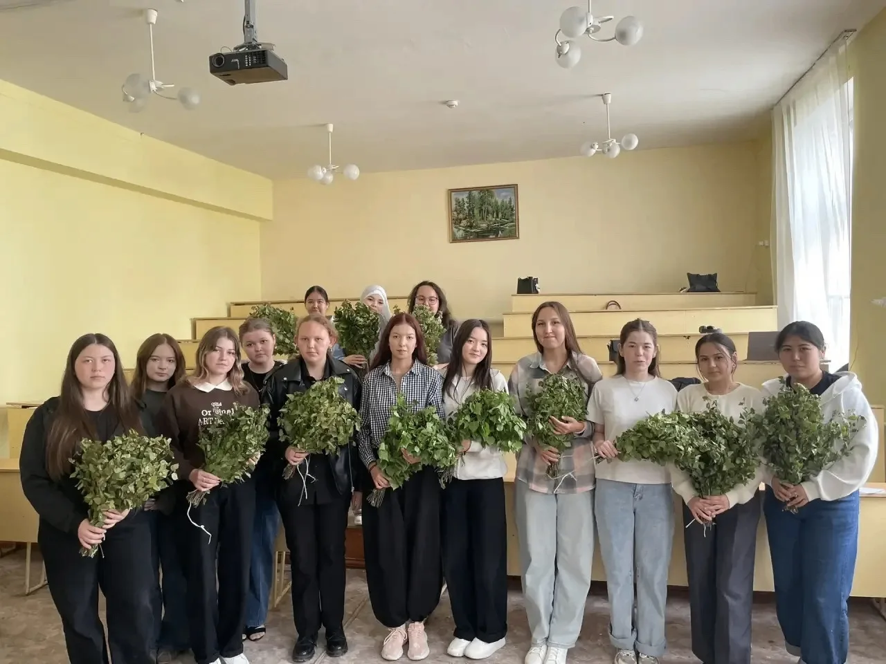 В Сибайском педагогическом колледже им. Б.М. Мамбеткулова ко Дню России организовали сбор веников дл