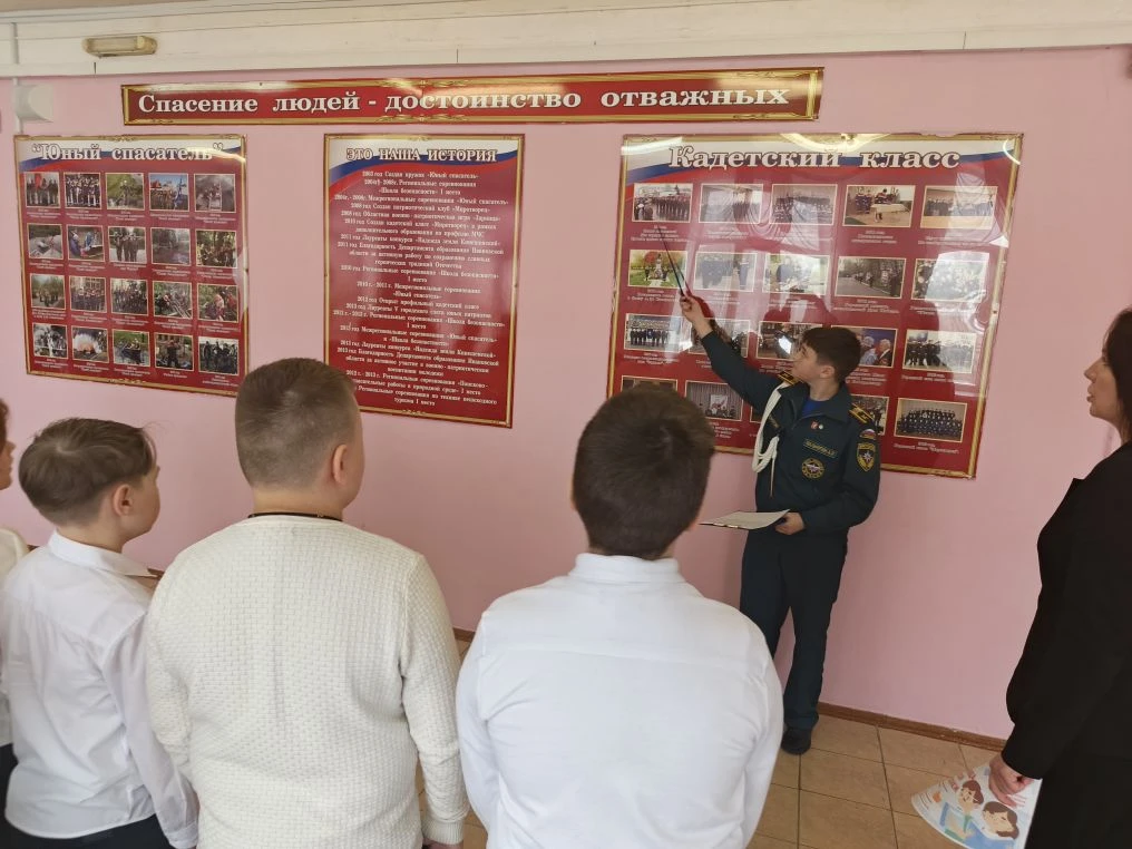 27 февраля в школе состоялось,ставшее уже традиционным, мероприятие - "Слет будущих кадет". Он прово