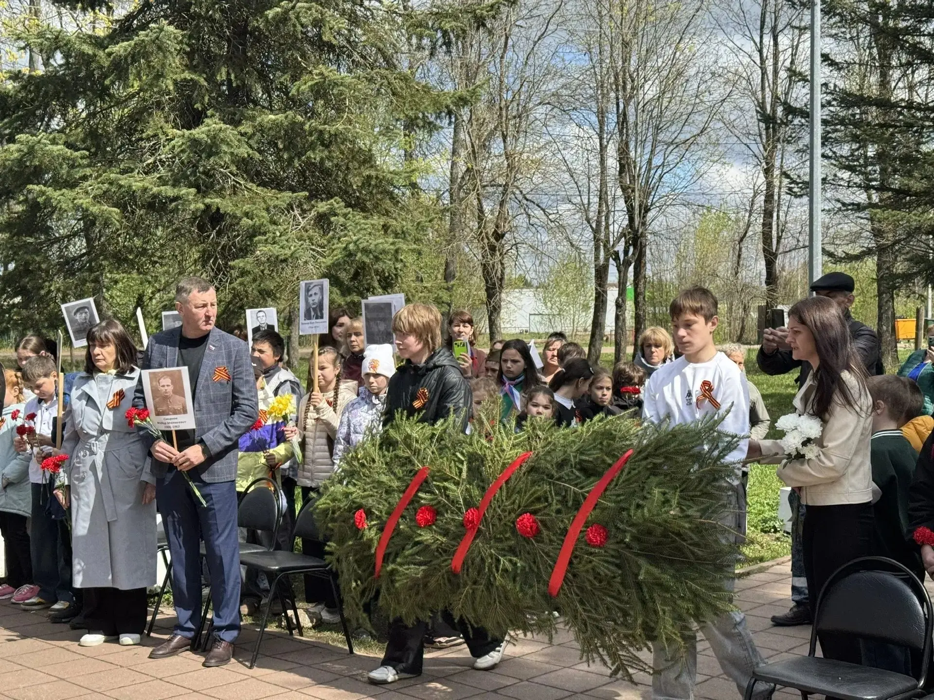 9 Мая: «Бессмертный полк» и память поколений🇷🇺 Сегодня ученики и педагоги ЦО №6 приняли участие в то