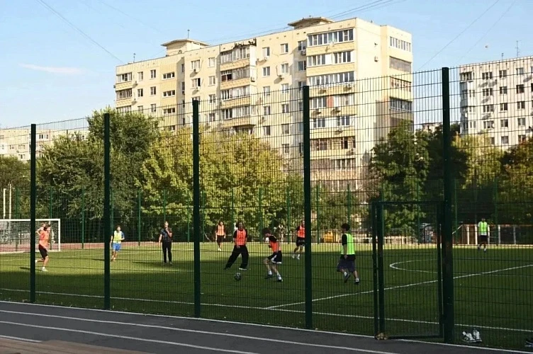 От спортивных зон до школьных музеев: глава Ростова посетил лицей № 103
