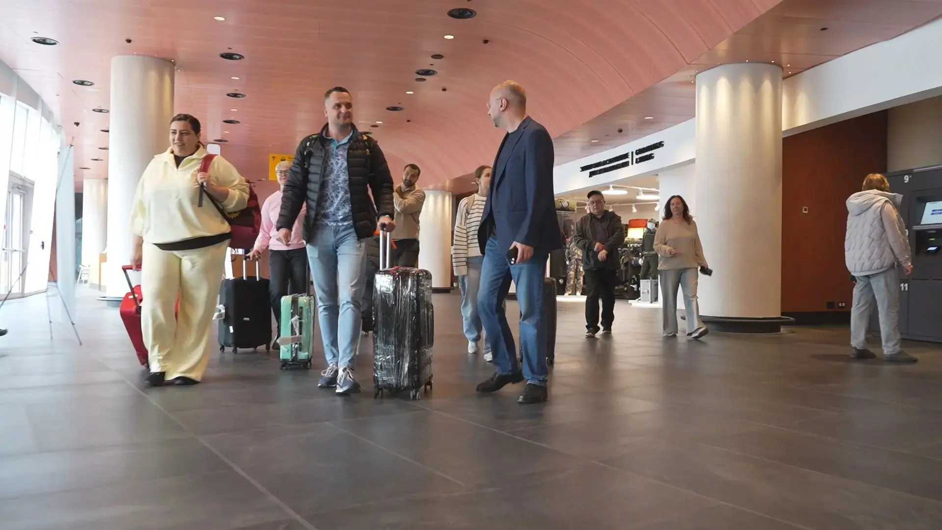 🇷🇺4 медицинских десанта из Москвы, организованные Ириной Яровой, начали прием камчатцев.

На Камча