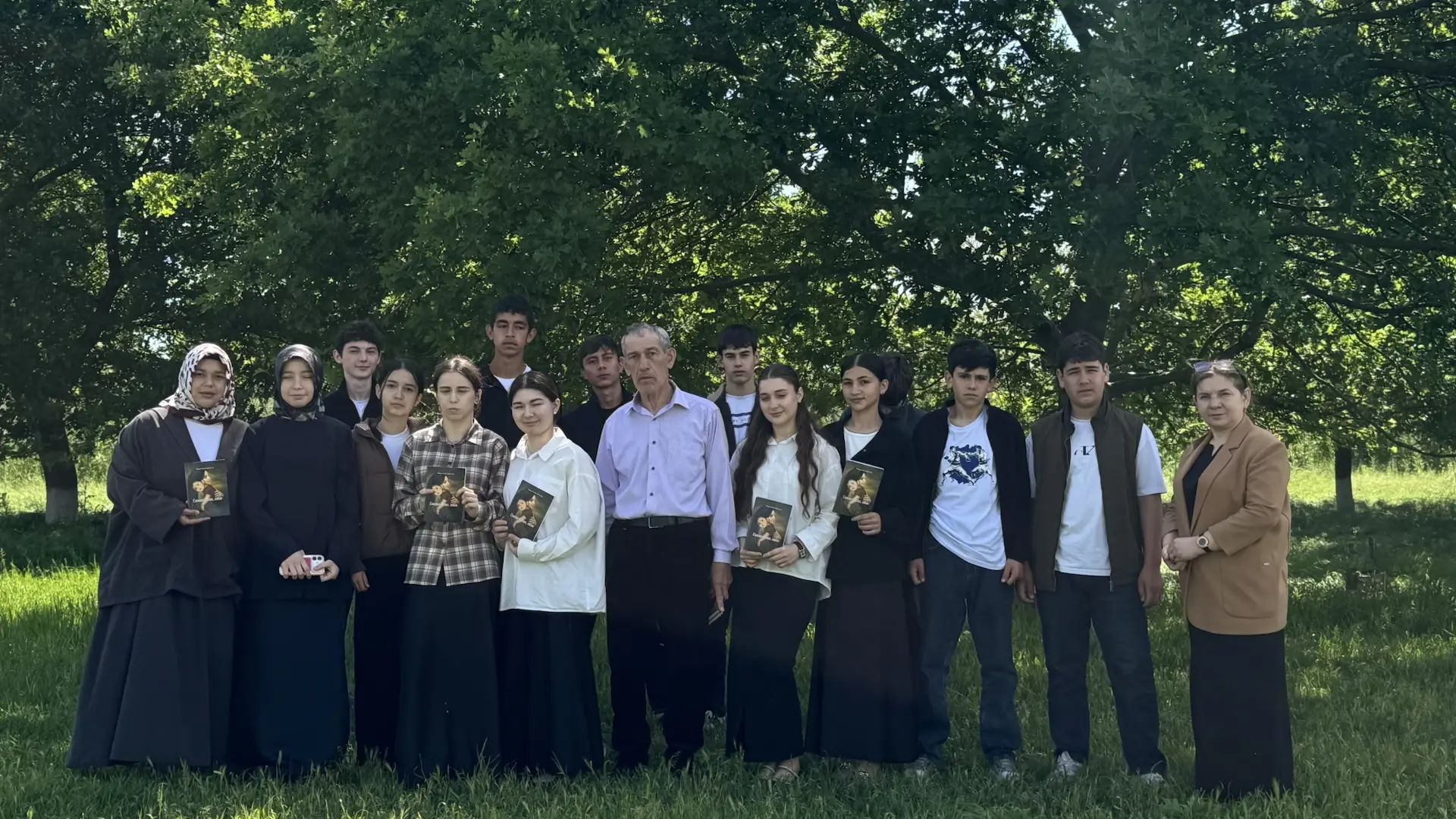 Встреча с поэтом: Абдулмалик Болатов в нашей школе! ✍
Сегодня, 15 мая 2026 года, наша школа стала ме