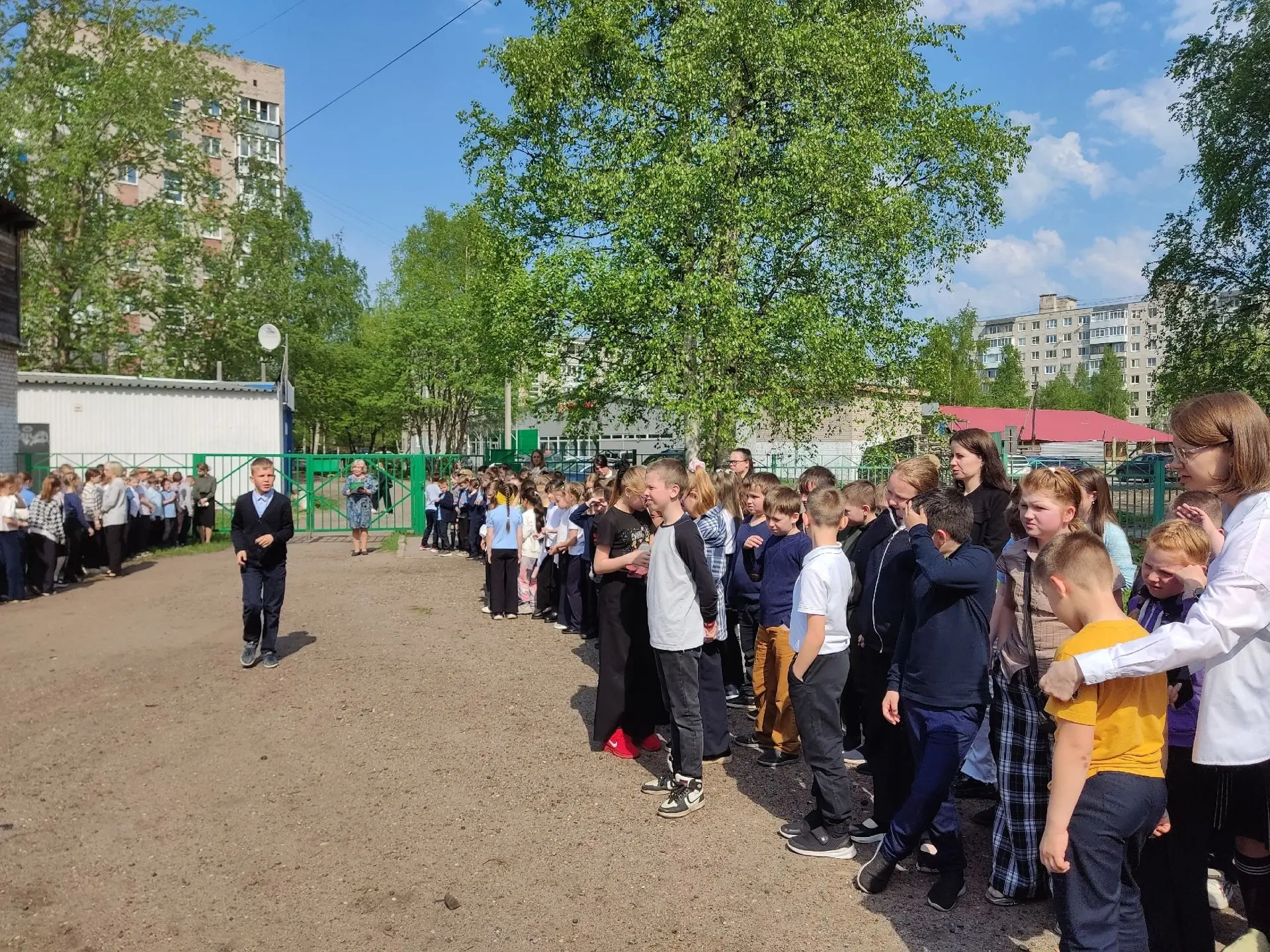 🔥 В школе прошла плановая пожарная эвакуация
Сегодня в обоих зданиях нашей школы прошла учебная пож