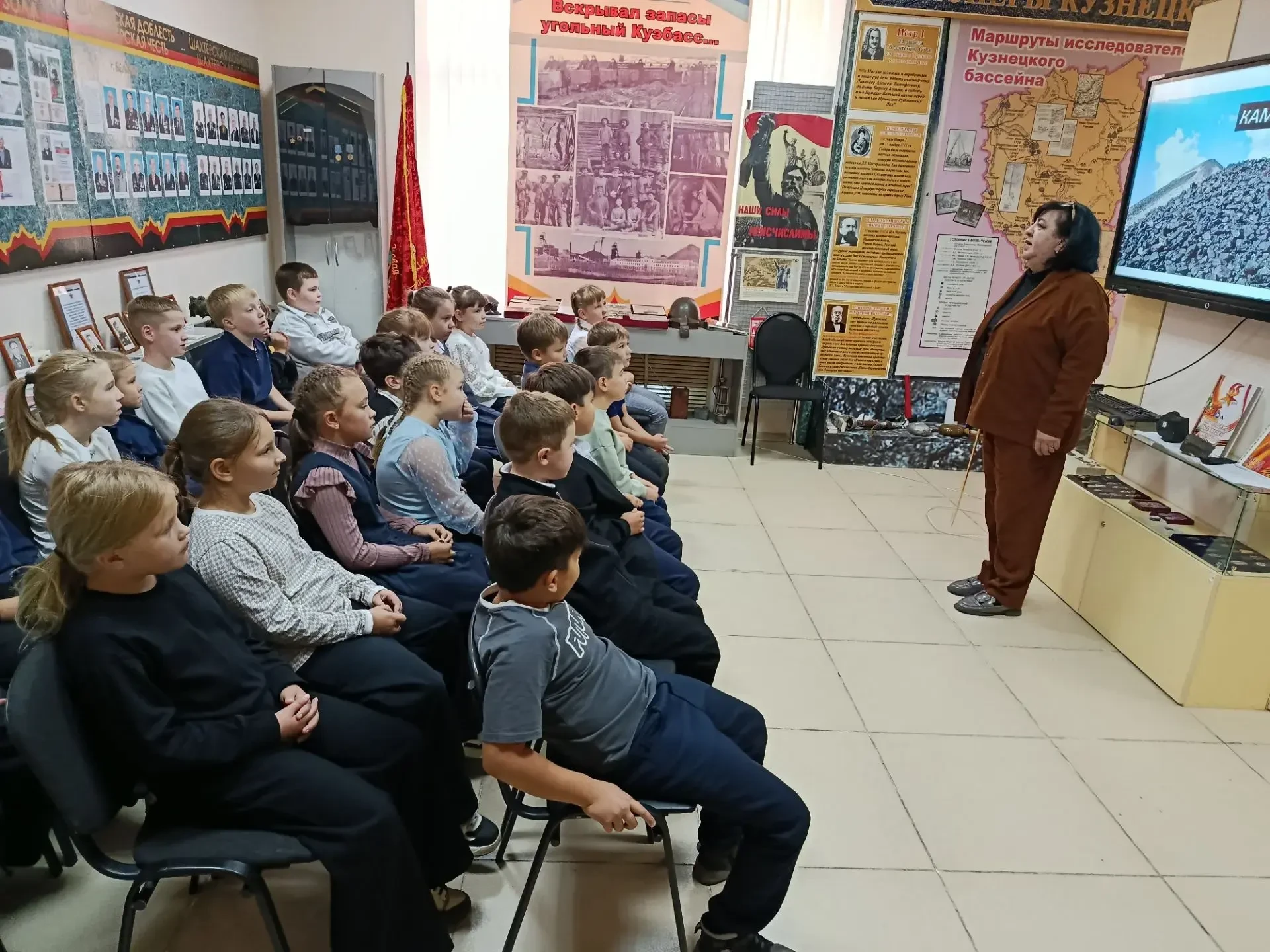 🎉 Музейный урок в рамках программы «Тропами шахтёров»: раскрываем тайны рождения угля! 🎉