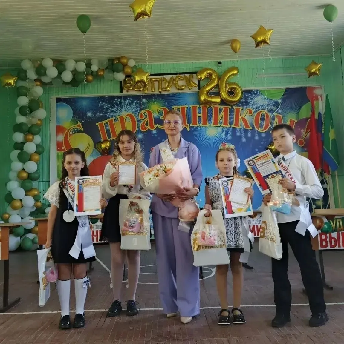 🌟ПРОЩАЙ, НАЧАЛЬНАЯ ШКОЛА! 

В нашей школе прошёл выпускной для четвероклассников. Это особенный ден