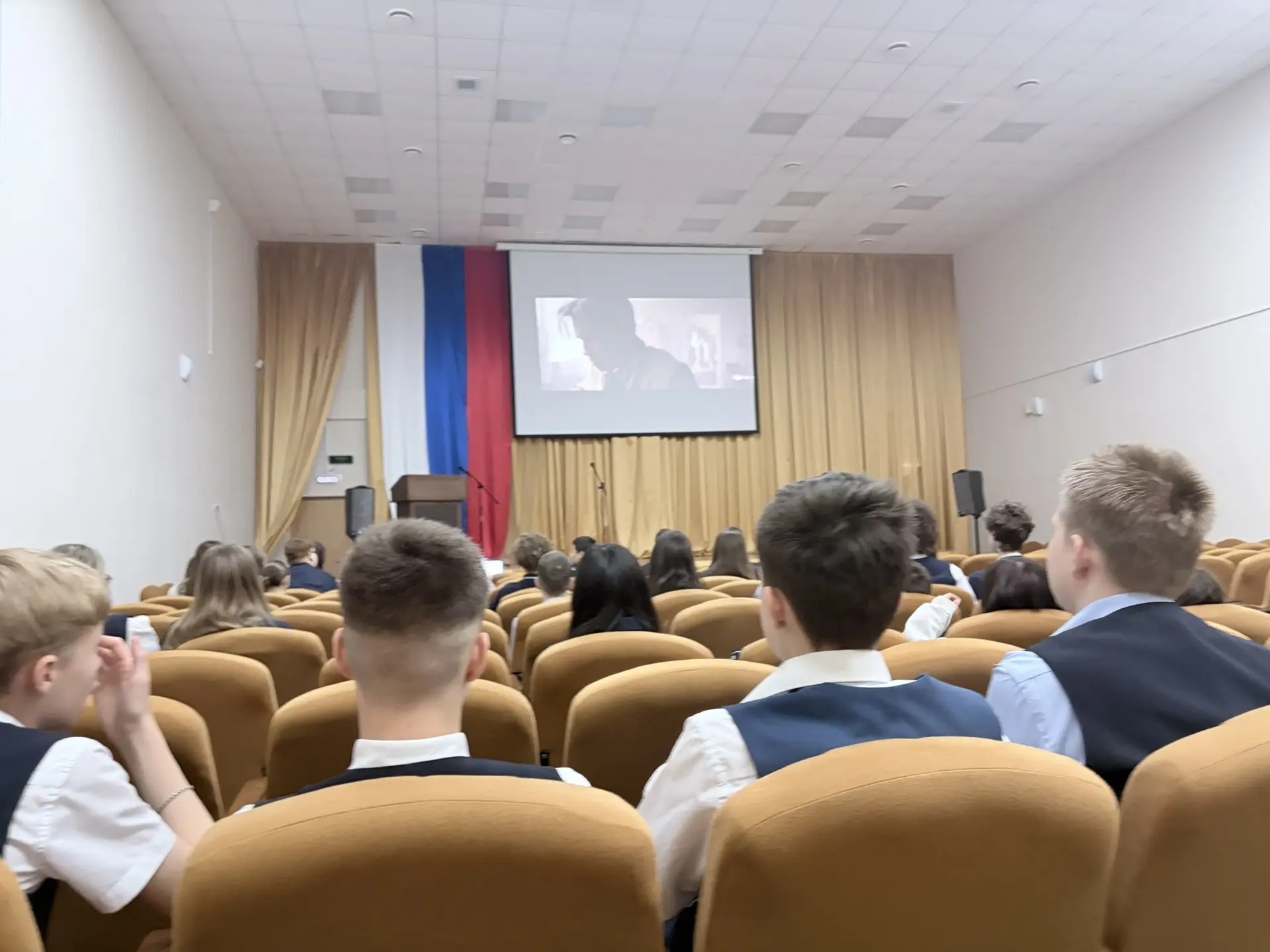 🕯️ В память о подвиге: встреча с почётными гостями в нашей школе  Сегодня наша школа почтила память 