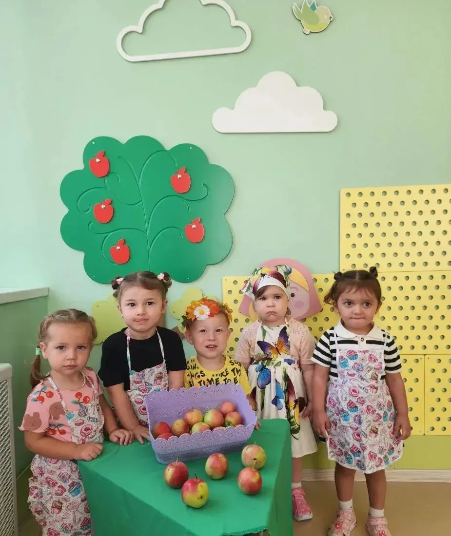 🍏🍎Сегодня в нашем детском саду прошёл весёлый и познавательный день — Яблочный Спас!