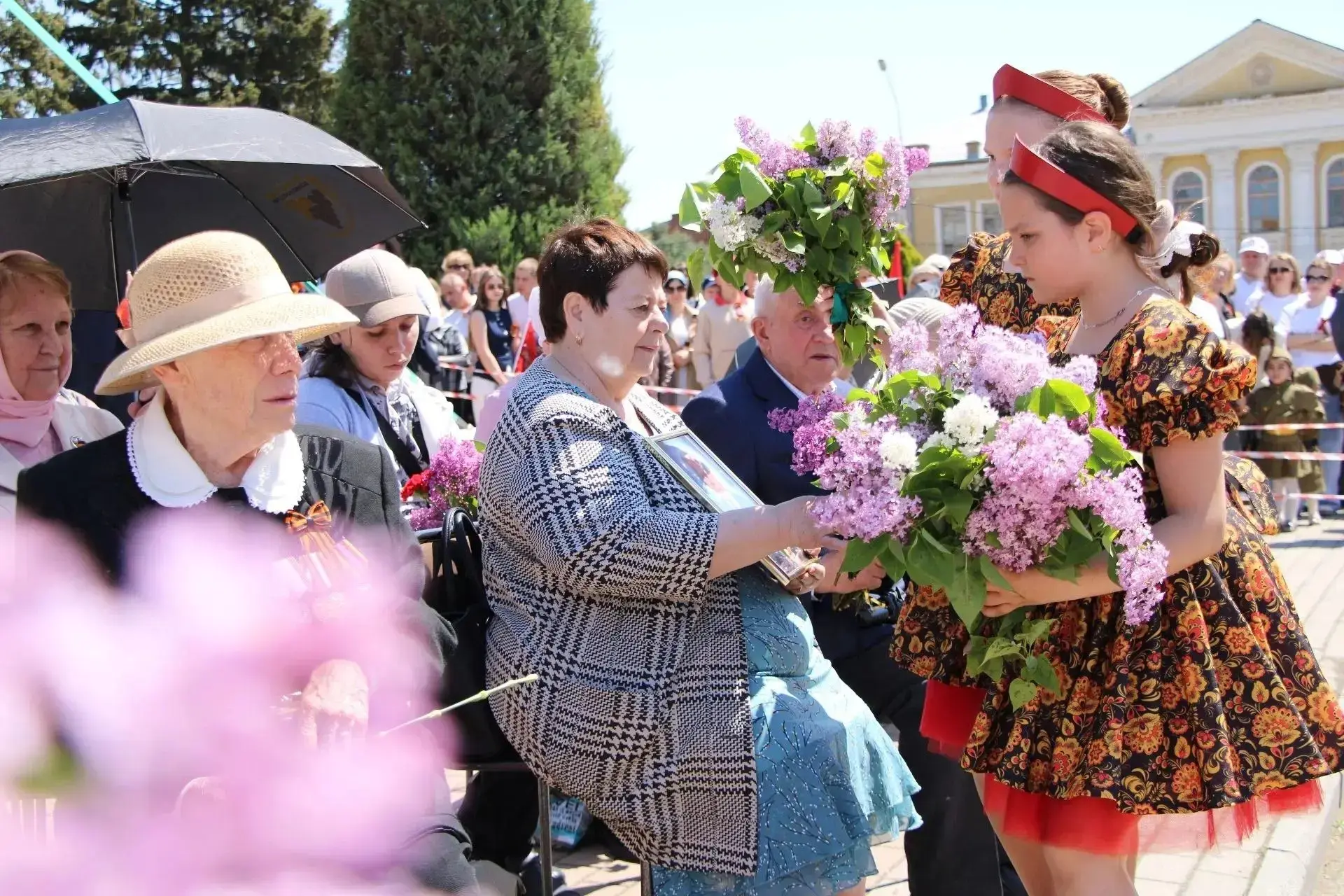 «Полотно памяти» пронесли по площади Будённовска в День Победы  Лейтмотивом всей праздничной програм