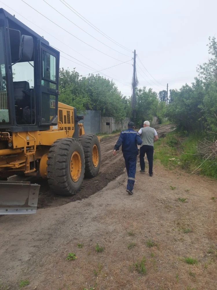 МУП "Энергобытсервис Станично-Луганского района" в этом году уже приступил к грейдированию переулков