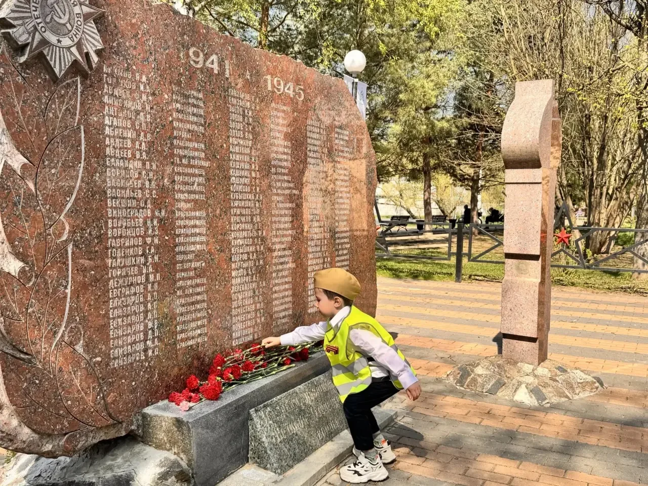 В преддверии 81-й годовщины со дня Великой Победы воспитанники 5 старшей группы ДО «Серебринка» сове